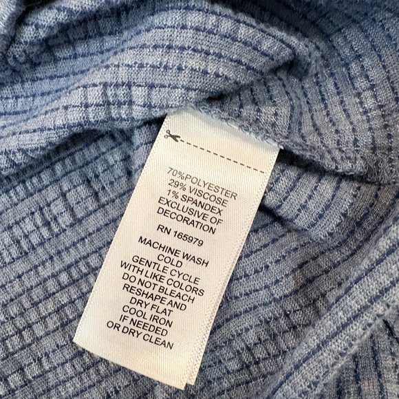 Cable & Gauge Cap Sleeve Henley V-Neck Tee w Floral Embroidery Sz X-Small NWT - Picture 2 of 9